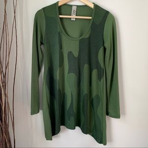 Go Couture Top Scoop Neck Camo Green Tunic Women’s Small